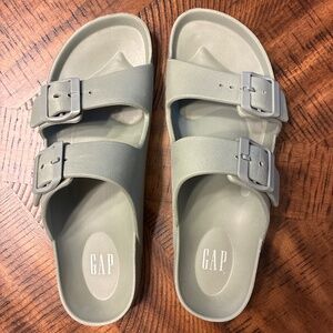 Ladies Gap sandals